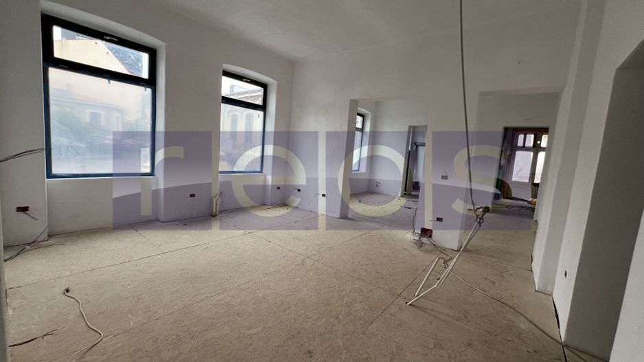 IMOBIL MIXT | ROSETTI | 500 MP | RENOVAT | 2 CORPURI + SUBSOL + CURTI INTERIOARE - Poză 3