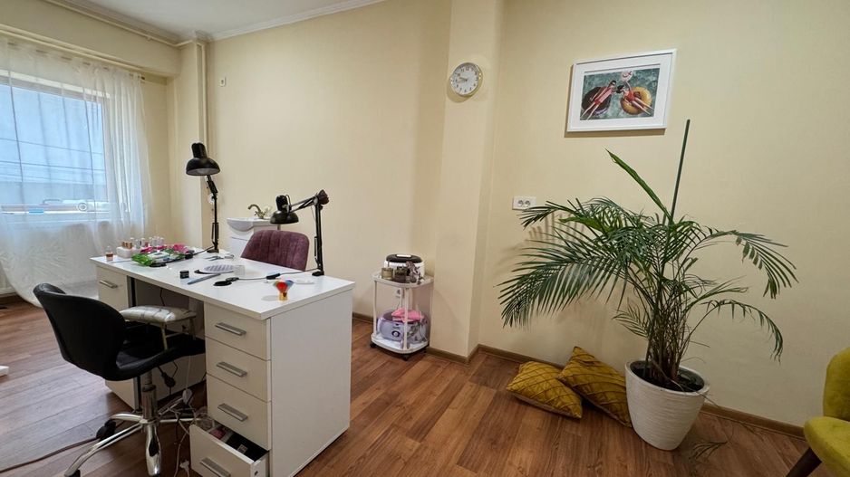 Apartament spatios etaj 1 I pretabil locuinta sau activitate profesion - Poză 4