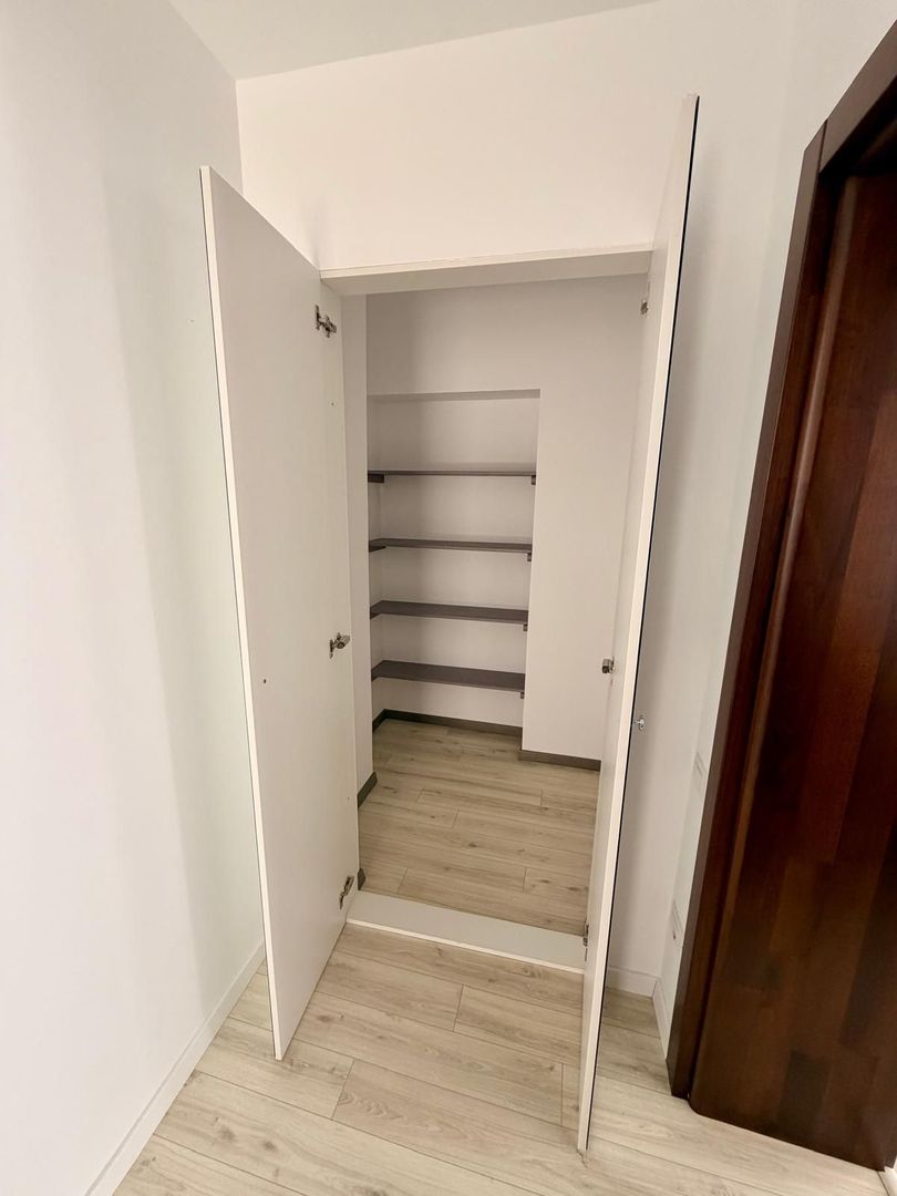 Apartament CENTRAL, living open space, dormitor, zona 7 strazi - Poză 4