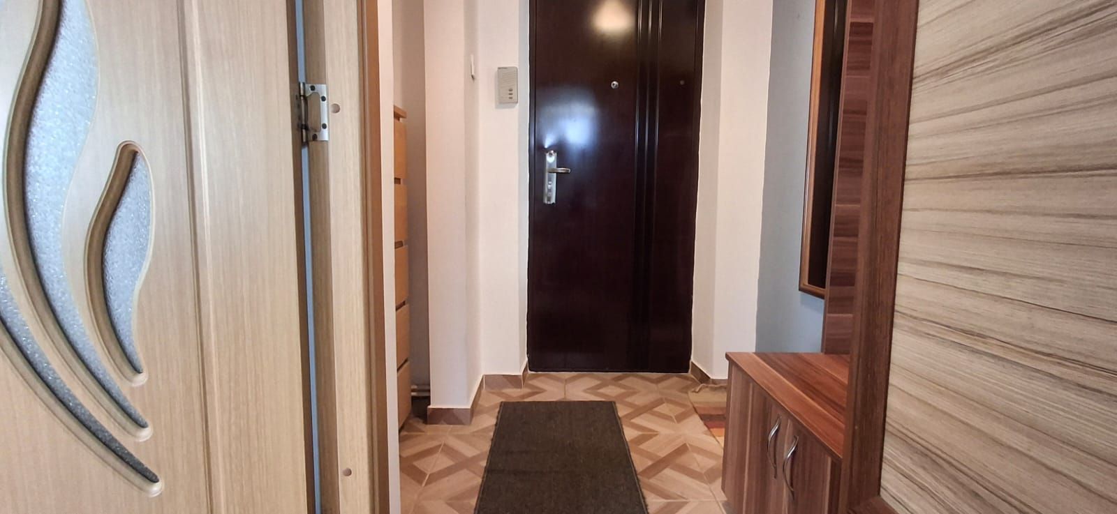 Garsoniera intima si economica, etaj intermediar - zona Craiter. - Poză 2
