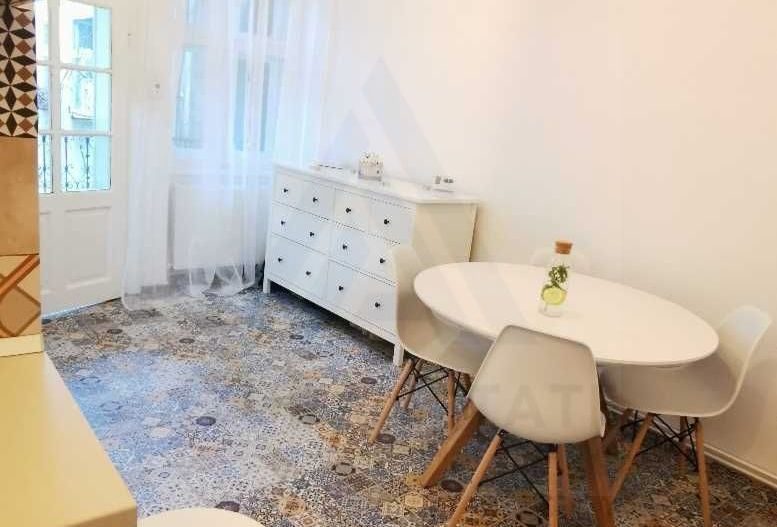 Studio modern 55 mp utili etaj 1 baie cu fereastra in zona Centrala - Poză 2