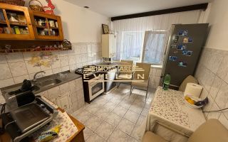 De vânzare apartament 4 camere, decomandat – Vedere dubla spre Parcul Mihai Eminescu si Piata Mica - Poză 3