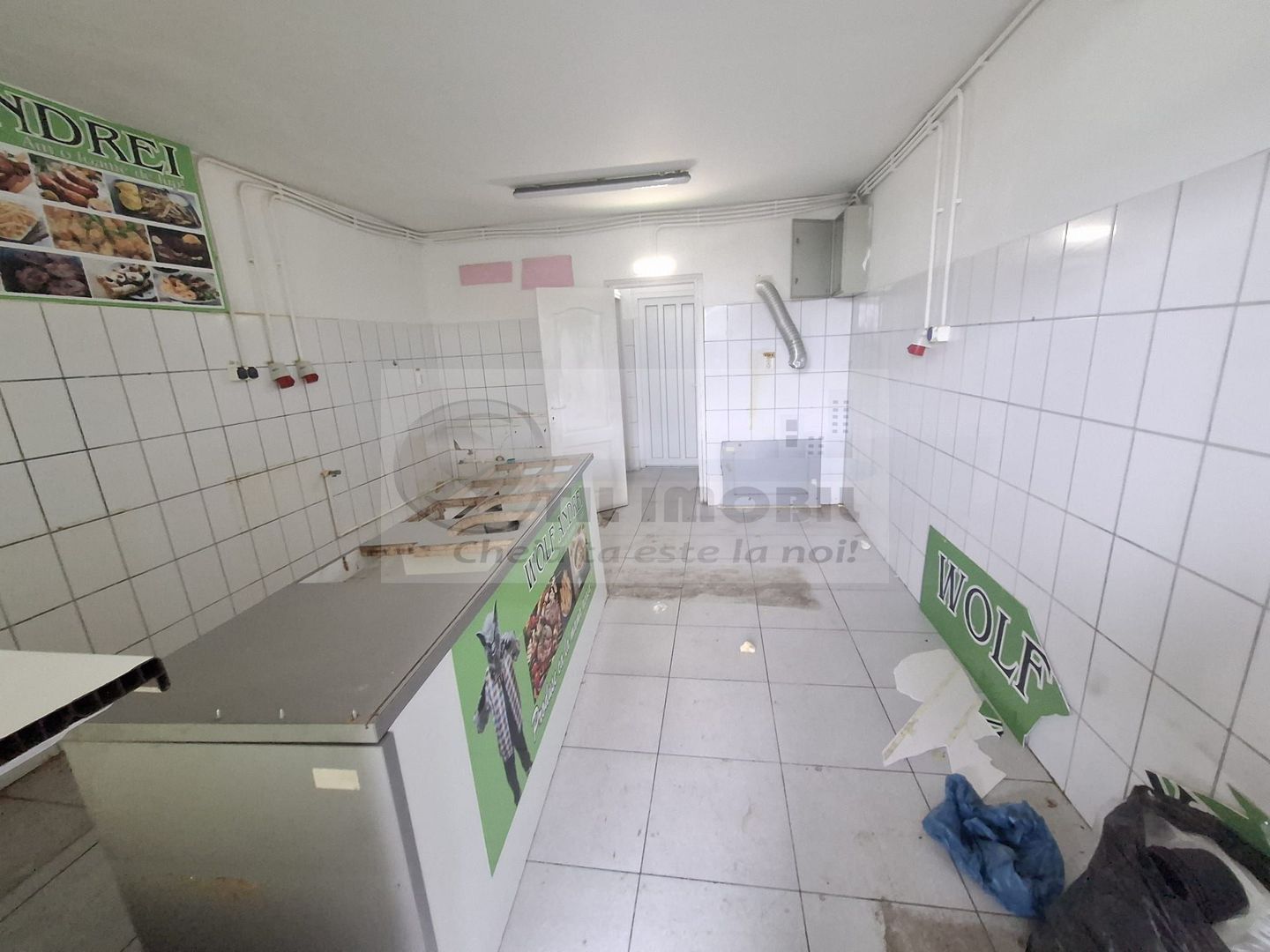 Spatiu comercial, 21 mp, Piata Cug, liber, pretabil orice afacere - Poză 3