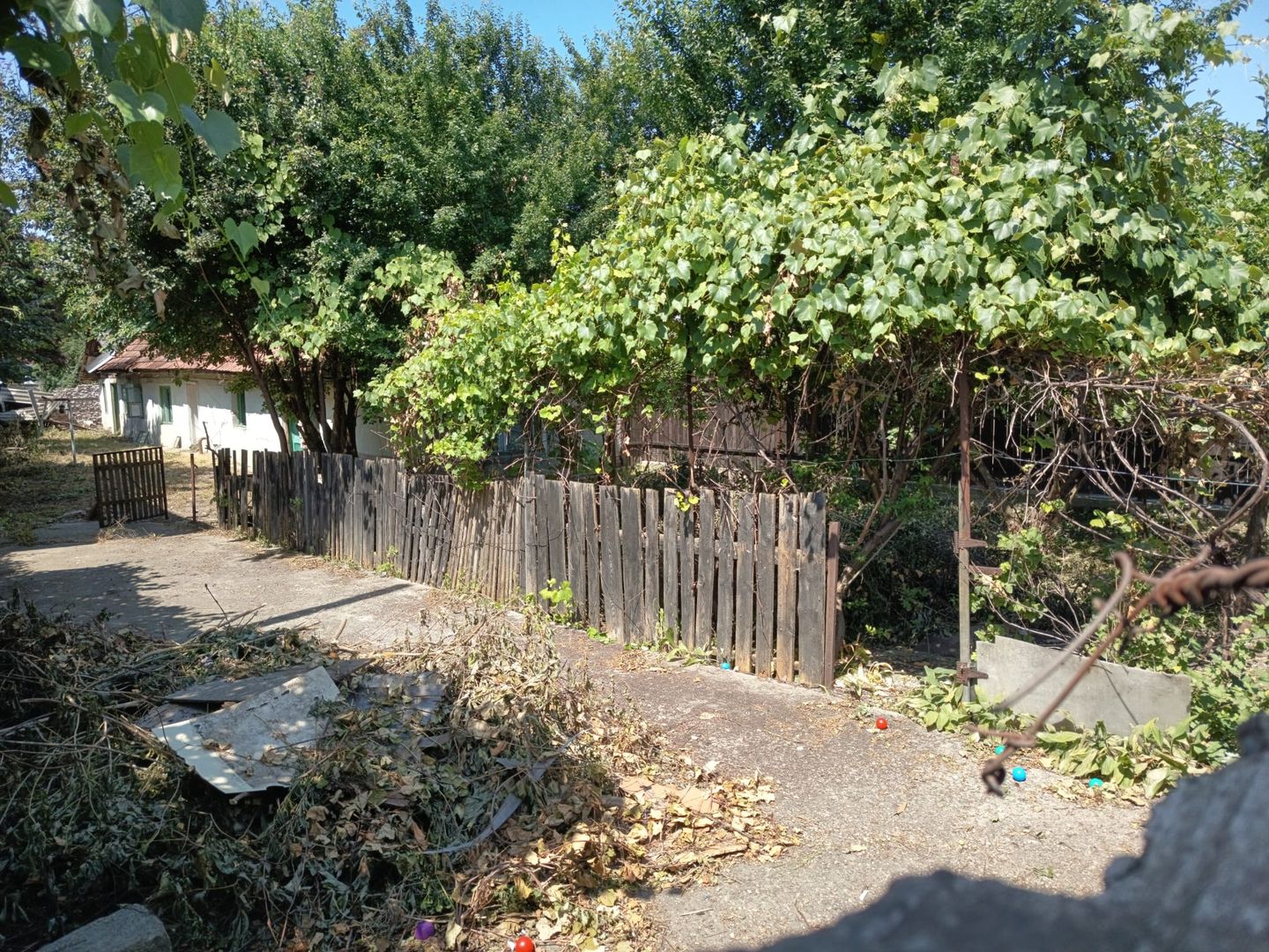 Casa demolabila+Teren generos 546 mp in Bartolomeu,ideal pentru investitie - Poză 3