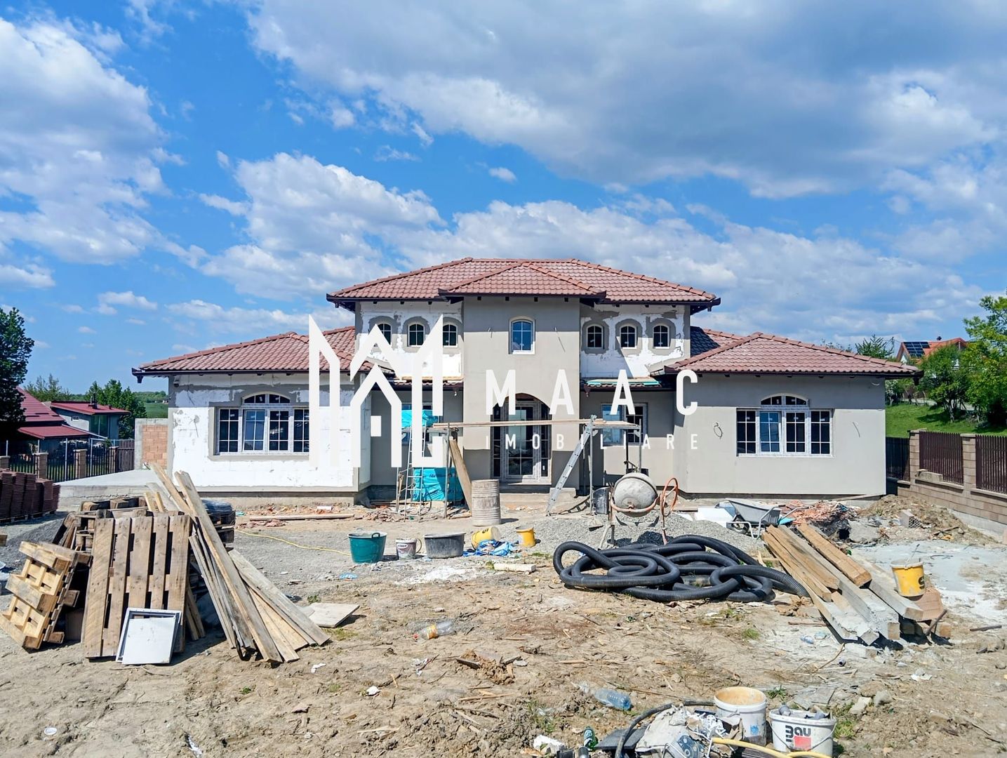 Casa stil mediteranian 4 dormitoare 800 mp teren Tocile Sibiu - Poză 2