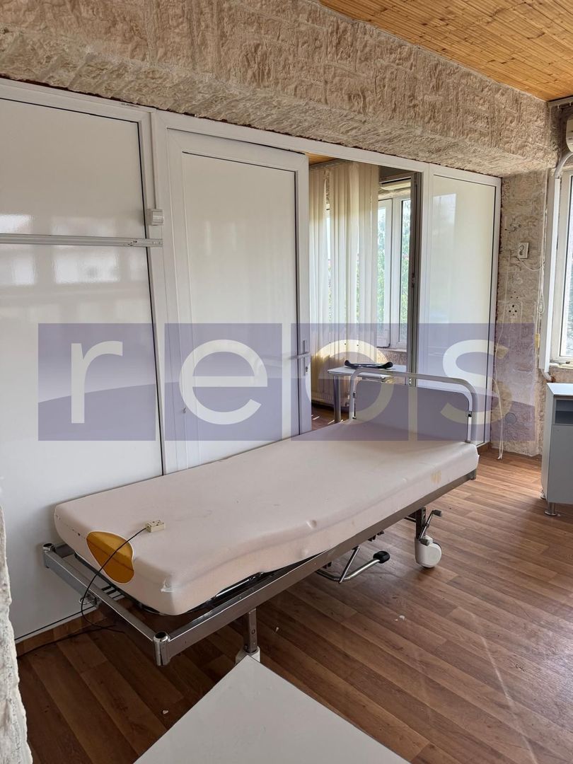 DE VÂNZARE VILĂ | OPORTUNITATE DE INVESTIȚIE | PRETABILĂ CENTRU BĂTRÂNI - Poză 49