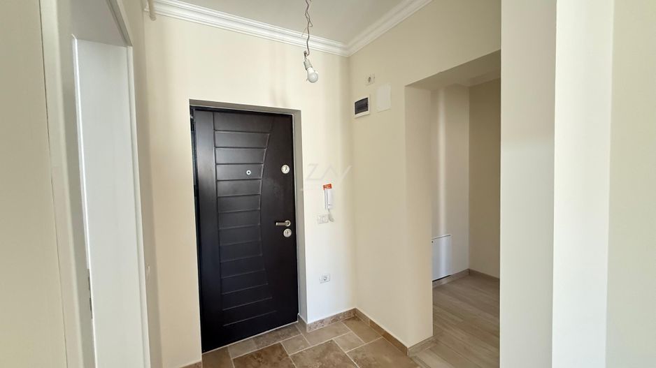 Locatie excelenta. Spatios 60 mp. Dressing. Asfalt. Loc de parcare. - Poză 8