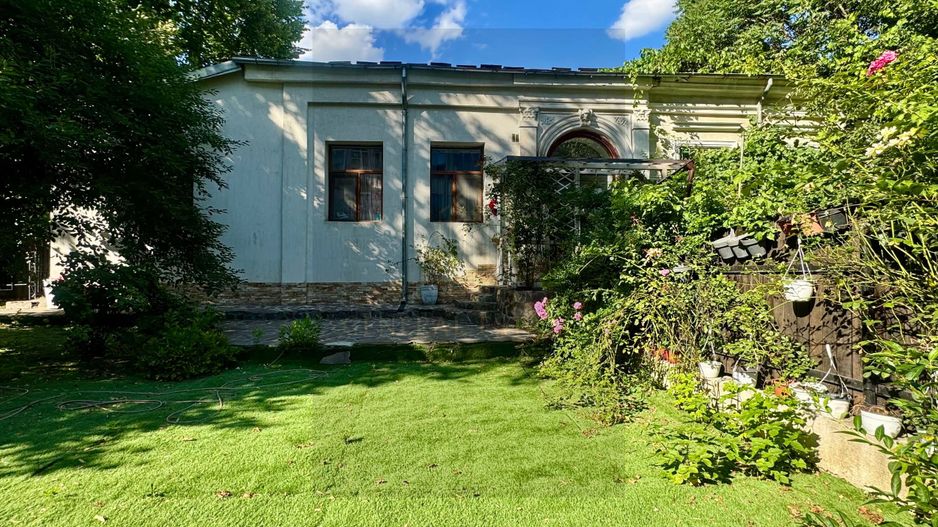 Spre Vânzare Proprietate remarcabilă cu 6 camere în inima Iașului ! - Poză 5