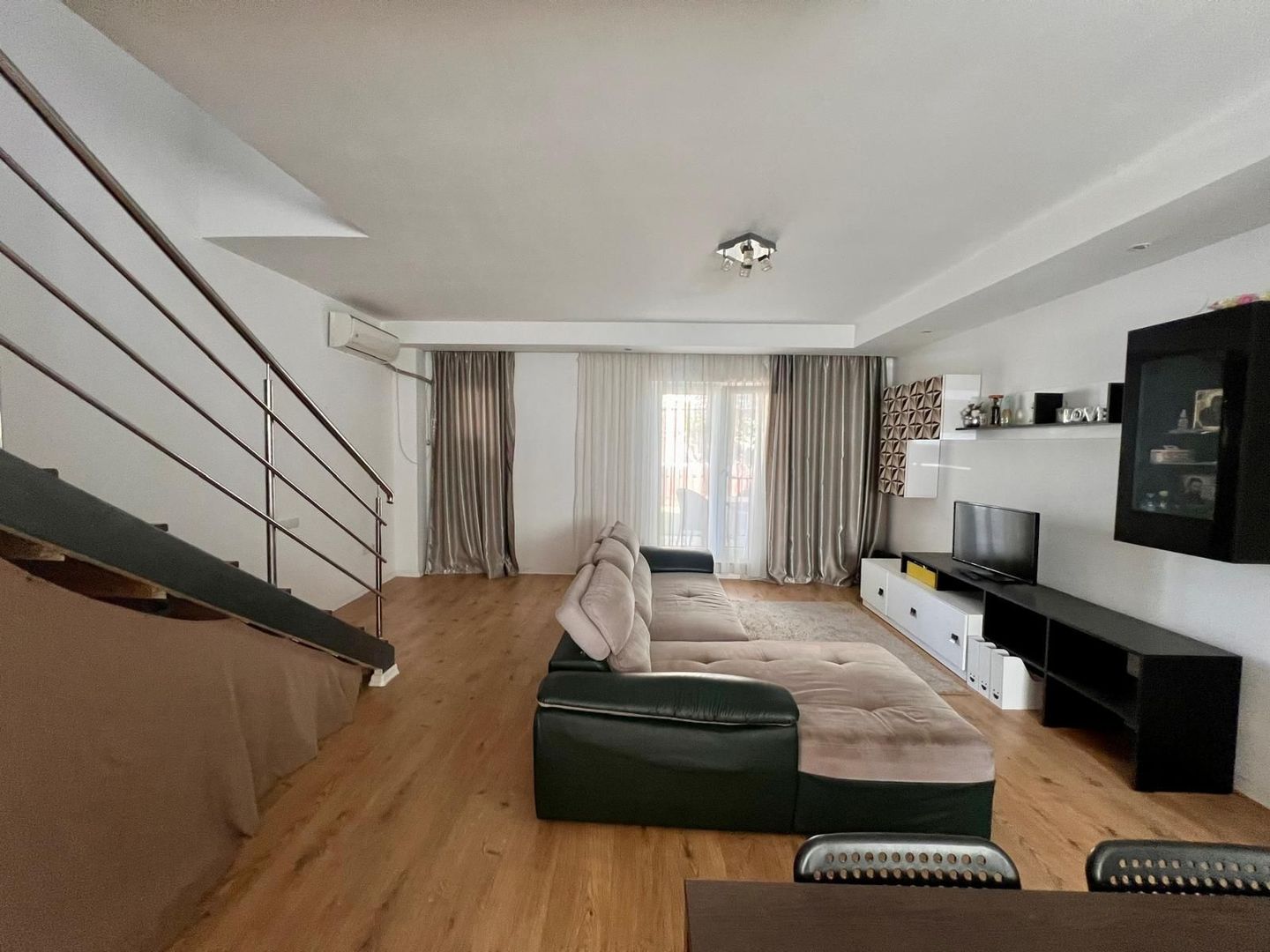 Vila 3 camere Cosmopolis - Poză 1