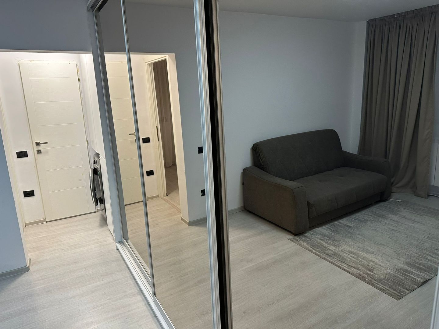 Apartament 2 camere de vanzare renovat si mobilat cu loc de parcare AD - Poză 4
