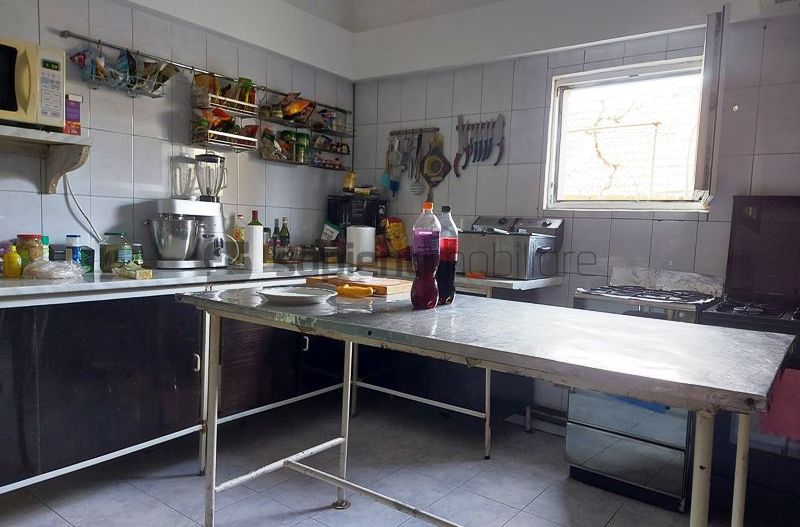 De vanzare casa si spatiu de restaurant in Tarian - Poză 9