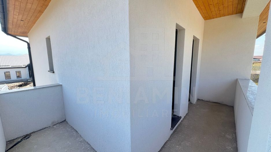 Casa-5 camere-P+1+P-147mp utili-600mp teren-Utilitati-Sanpetru - Poză 14
