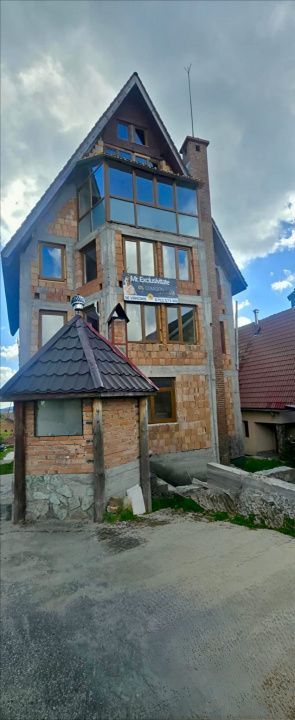 Pensiune de vânzare în Rânca – oportunitate rară lângă pârtia M1 - Poză 4