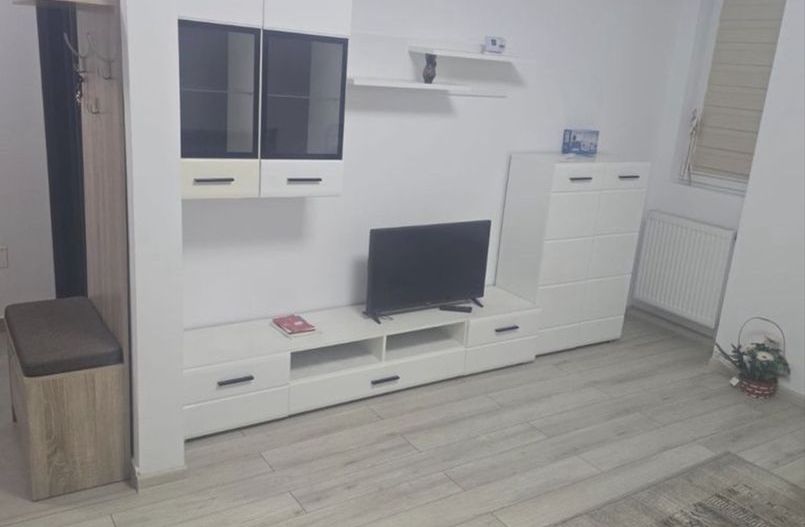 Inchiriere apartament 2 camere  decomandat - Poză 1