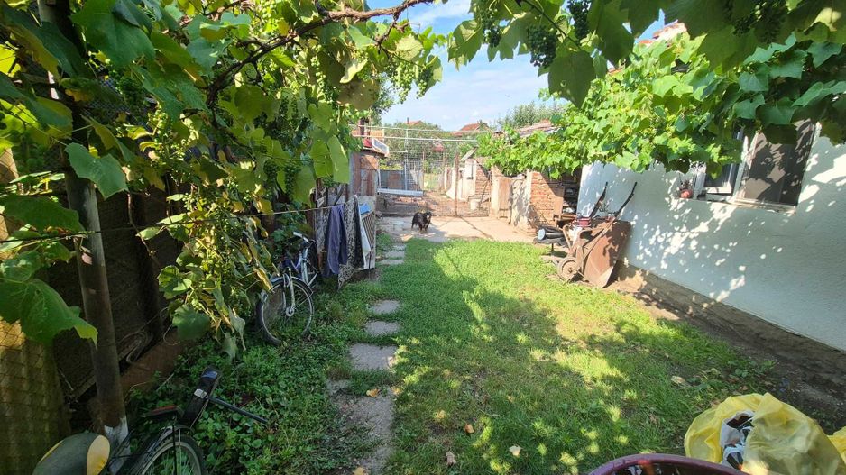 BRASADAS vinde 2 case pe un teren de 360 mp. zona Baritiu. - Poză 5