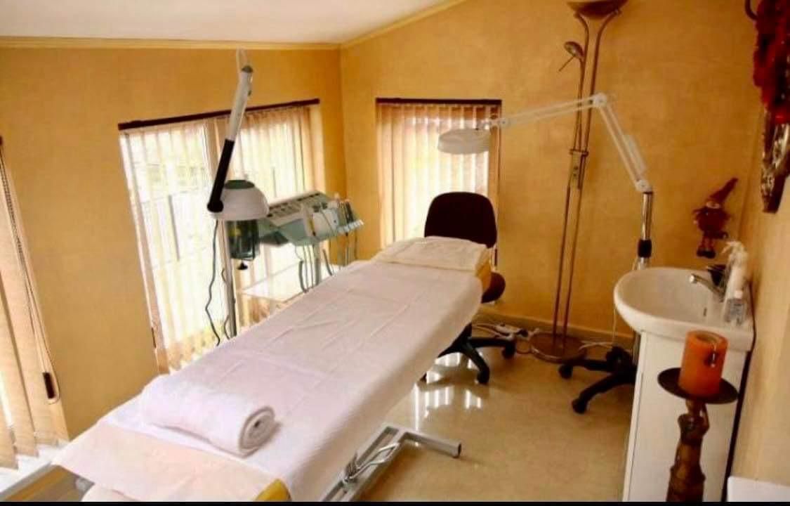 Titan Coafor,masaj sau alte activitati - Poză 3