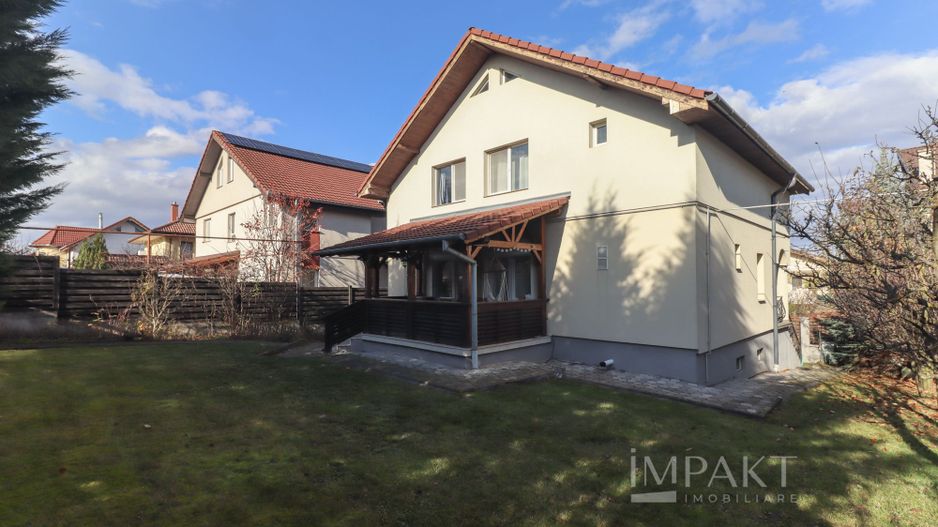 Vila moderna in Europa, curte spatioasa cu garaj! - Poză 1