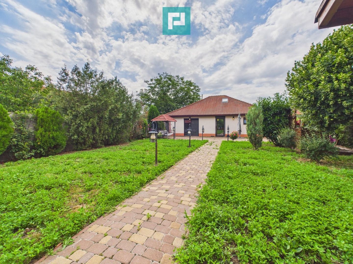 Casă individuală cu iaz, saună, gradină | Săcălaz - Poză 2