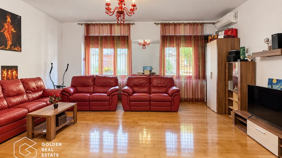 Casa individuala cu garaj si teren 556 mp, str Desseanu - Poză 3
