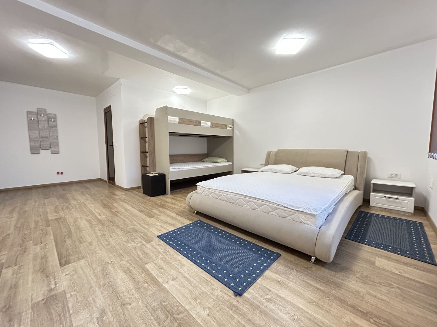 Pensiune Casa Eva Statiunea 2 Mai - 12 camere - teren 600 mp - Poză 2