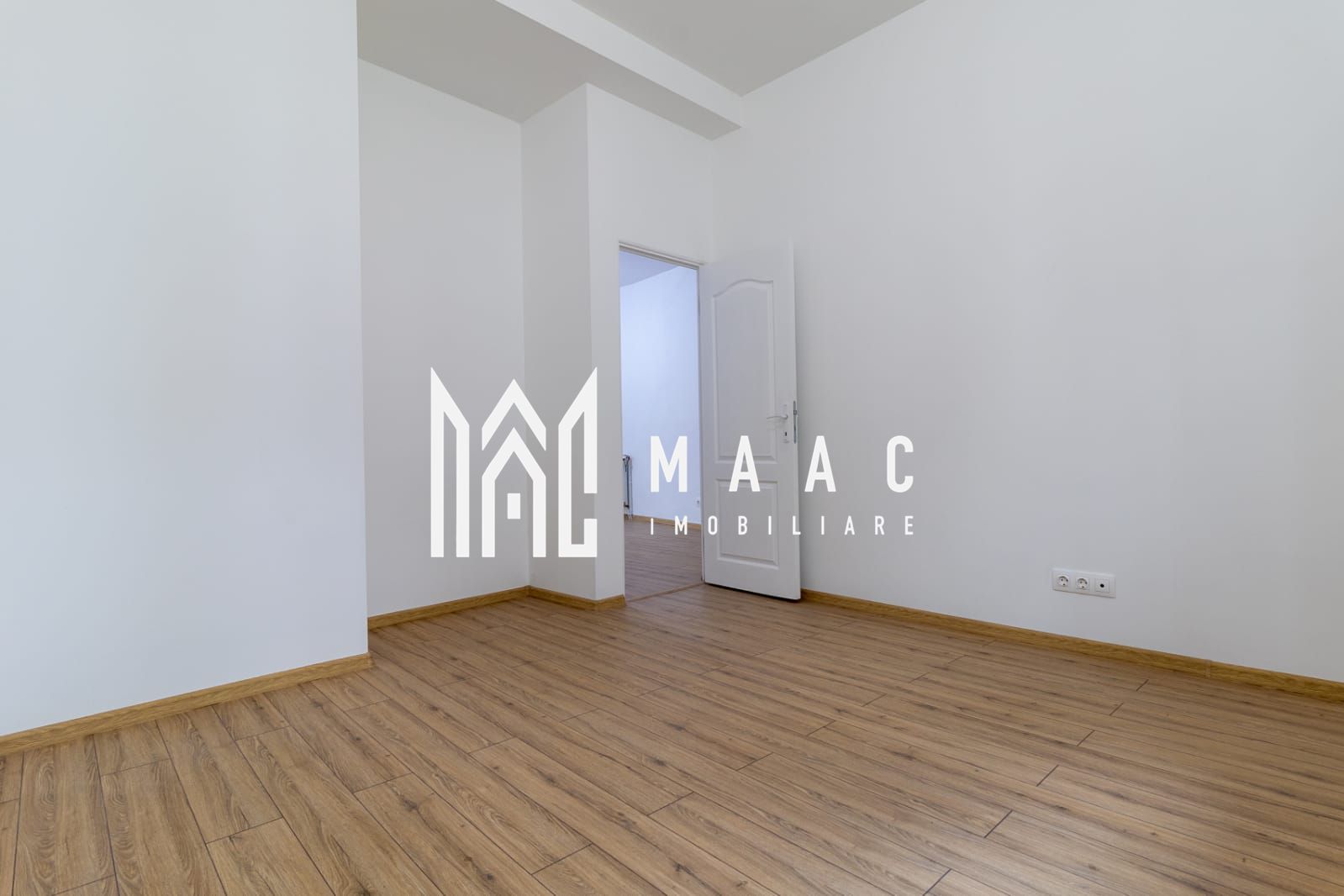Apartament 2 Camere si Studio | Ultracentral | Acces Privat - Poză 13