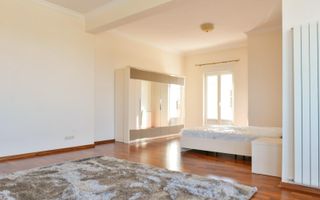 VILA DE LUX CU 6 DORMITOARE SI PISCINA + 800 MP CURTE LA INCHIRIRE - Poză 11