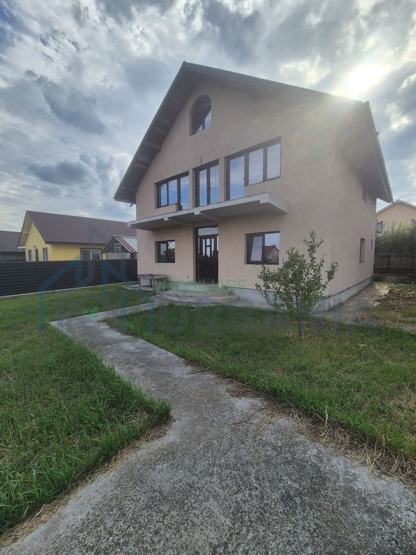 Casa P+M cu Garaj si 500 mp Teren - Holboca - Poză 1