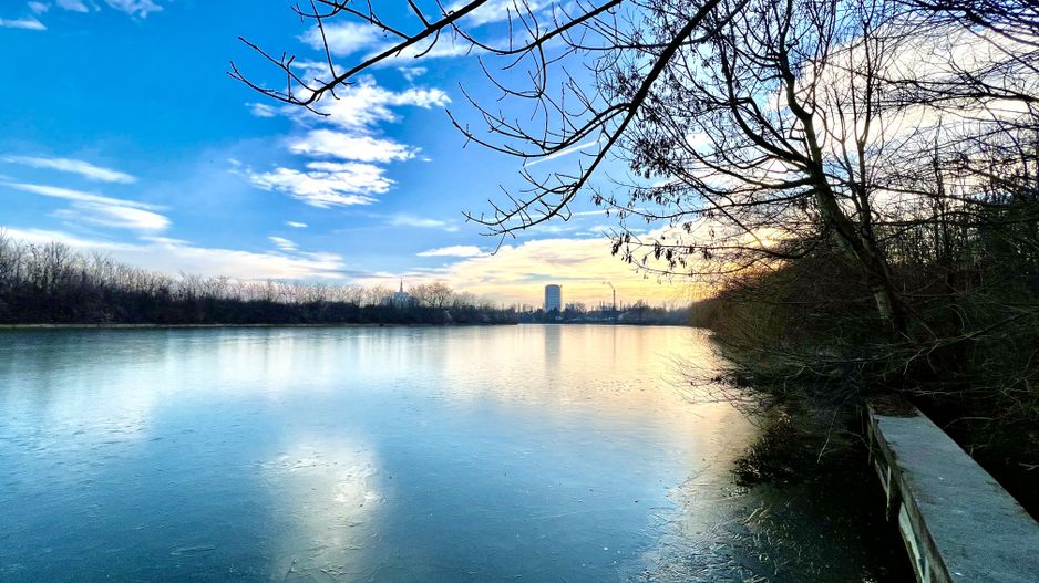 Teren 6000 mp pozitie deosebita lacul Baneasa adancime 140 m - Poză 24