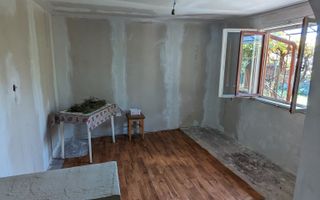 Casă 4 camere ,curte 745mp cu garaj , zonă semicentrală - Poză 4