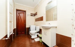 Se oferă spre închiriere casă în centrul Chișinăului pentru birouri și consulate. - Poză 16