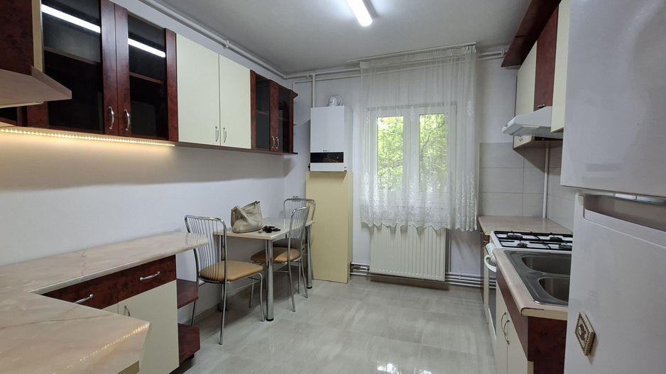 Apartament de inchirat cu 4 camere + garaj- Torontalului - Poză 3