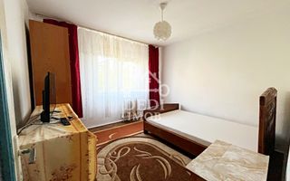 Apartament 3 camere de vanzare in zona Rogerius, Oradea - Poză 2