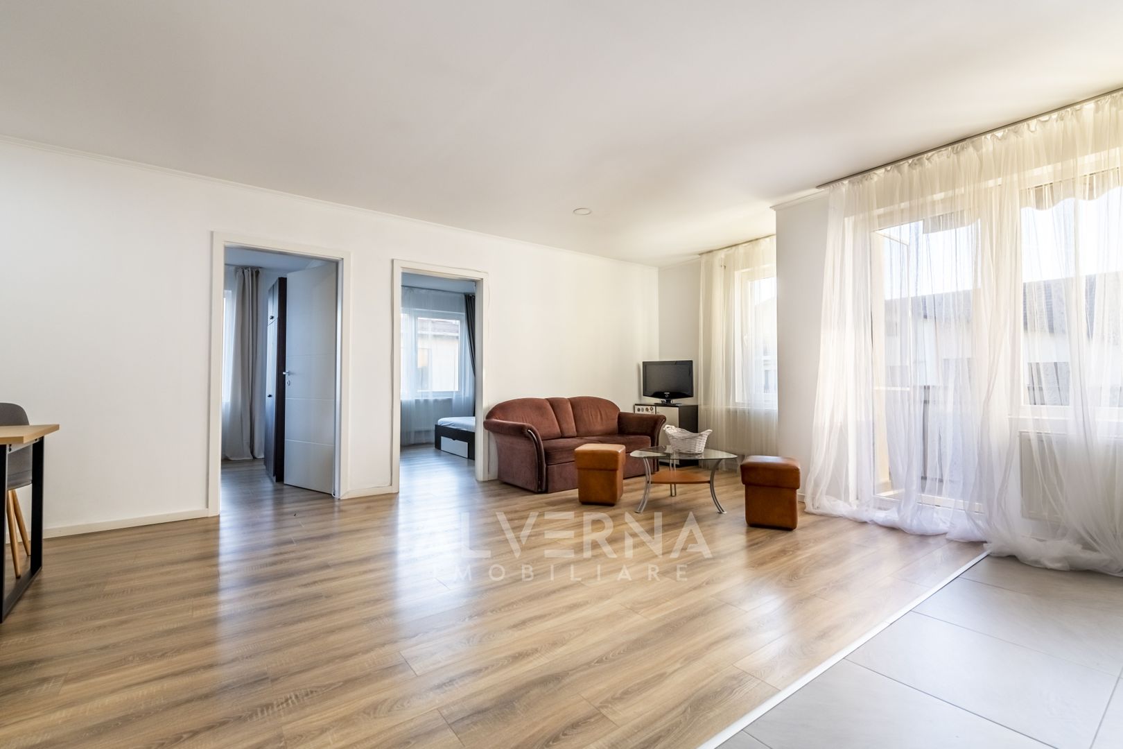 Inchiriere apartament 3 camera, 68mp + balcon, loc parcare, zona Terra - Poză 12