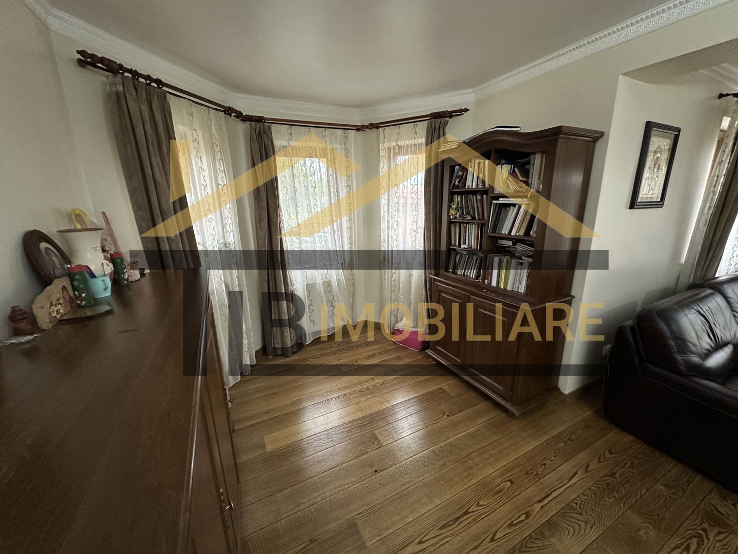 Vila cu 8 camere de vanzare, teren 1580mp, Zona Praid - Poză 26