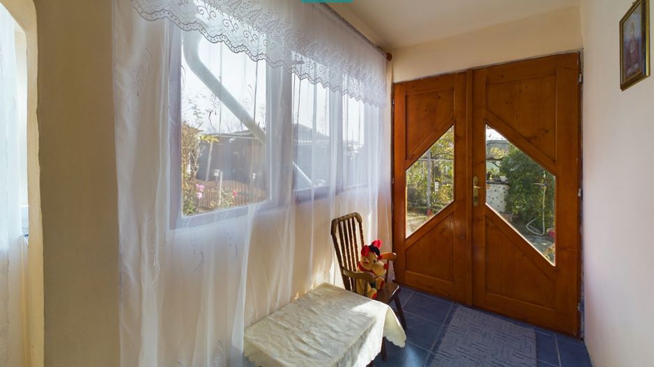 Casă cu front stradal generos Șeitin, județul Arad - Poză 7