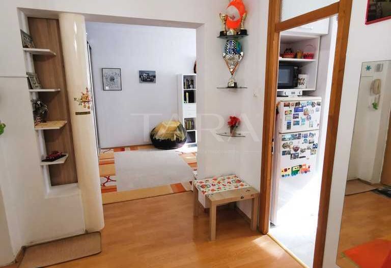 Apartament cu o cameră, garaj, zonă accesibilă, ideal cuplu. - Poză 2
