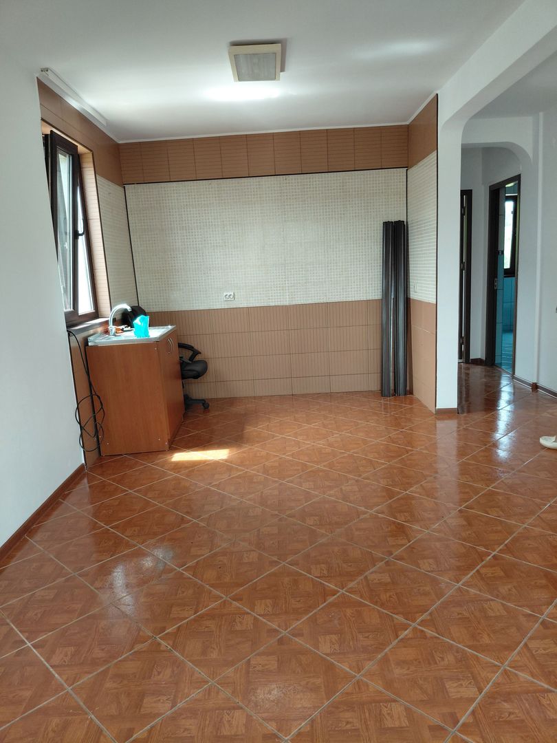 Casa P+1 zona Traian cu vedere la Brates - Poză 9