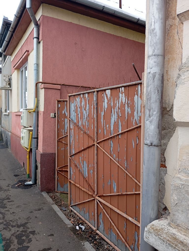 BRASADAS vinde casa 2 cam cu intrare comuna zona CENTRALA. - Poză 3