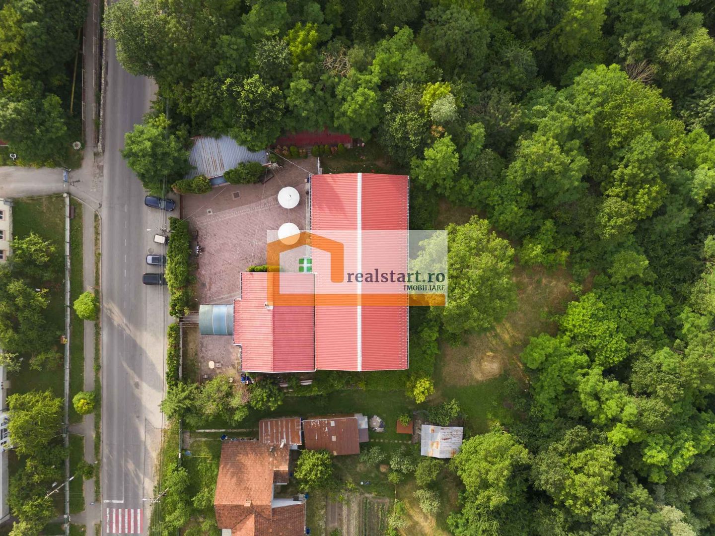 Cladire Multifunctionala - Ideal Investitie - 700mp cladire - 1590 mp teren - Poză 2