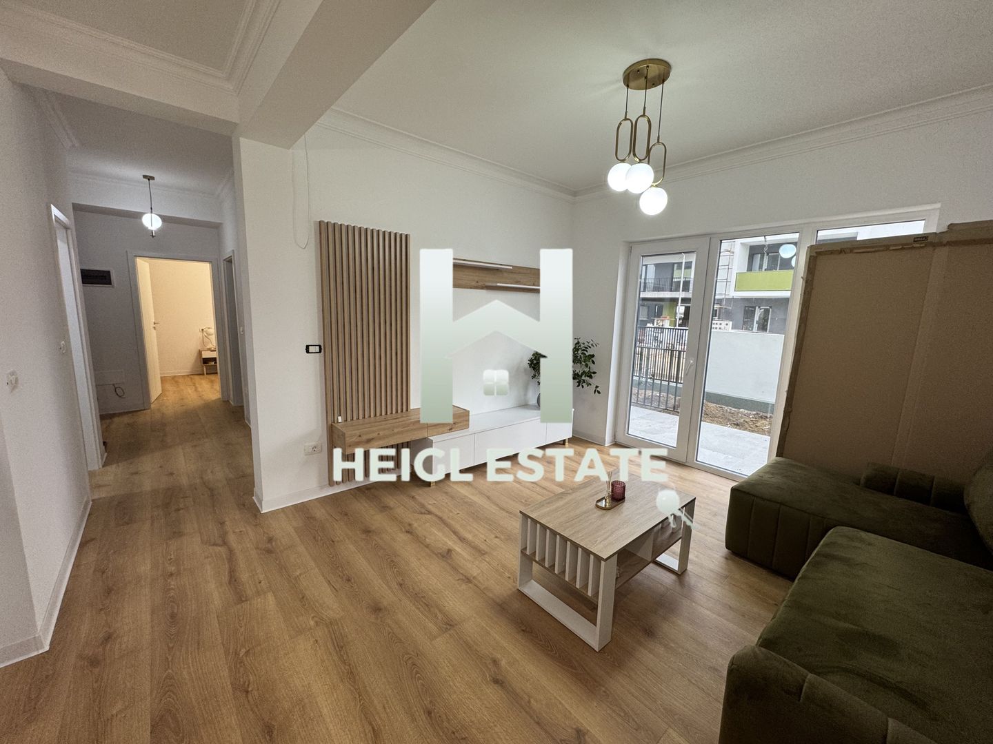 Apartament NOU cu 3 camere si curte 60 m +loc de parcare acoperit - Poză 1