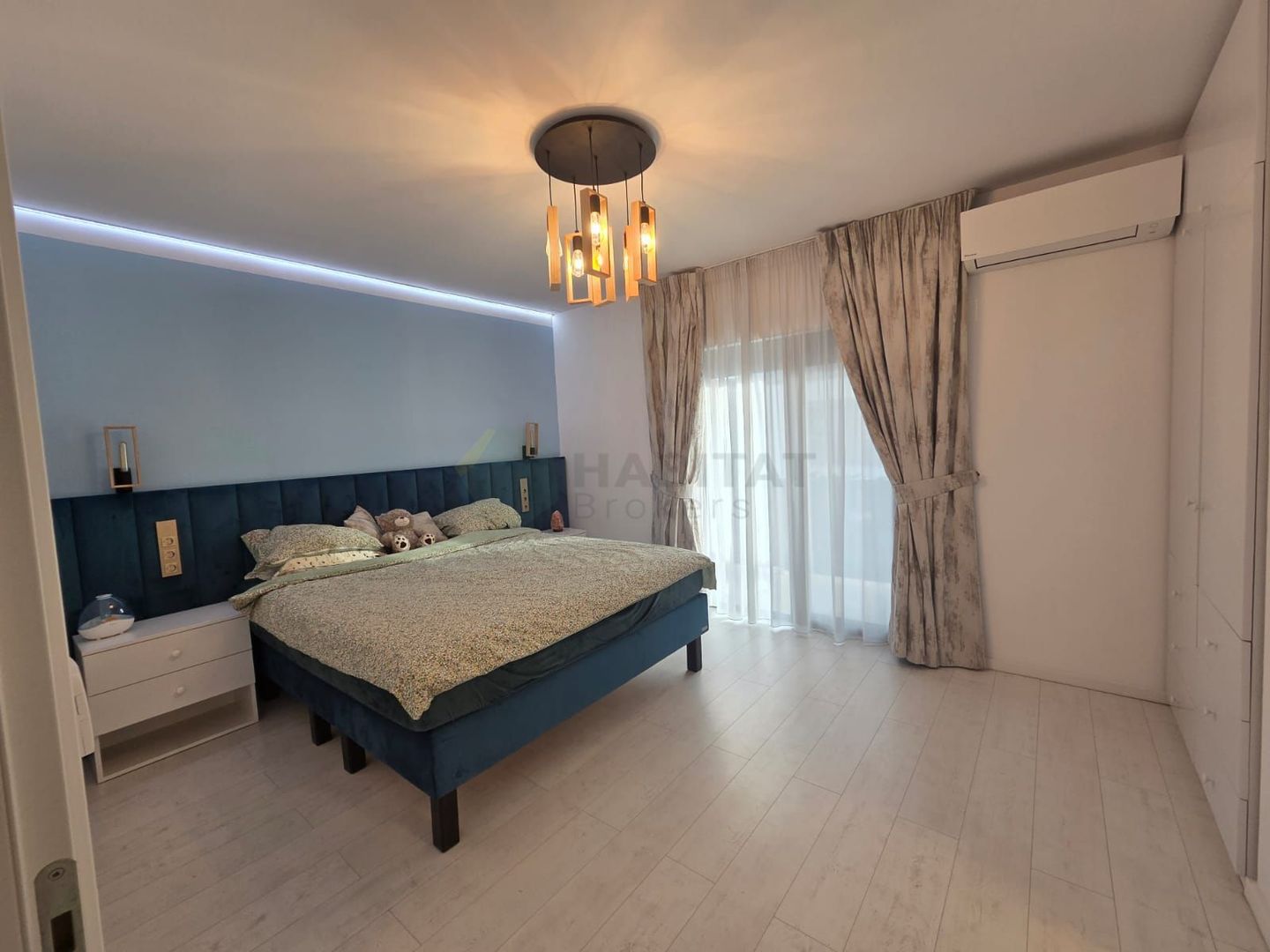 Vilă  cu mansardă, piscină și design modern – Tunari - Poză 14