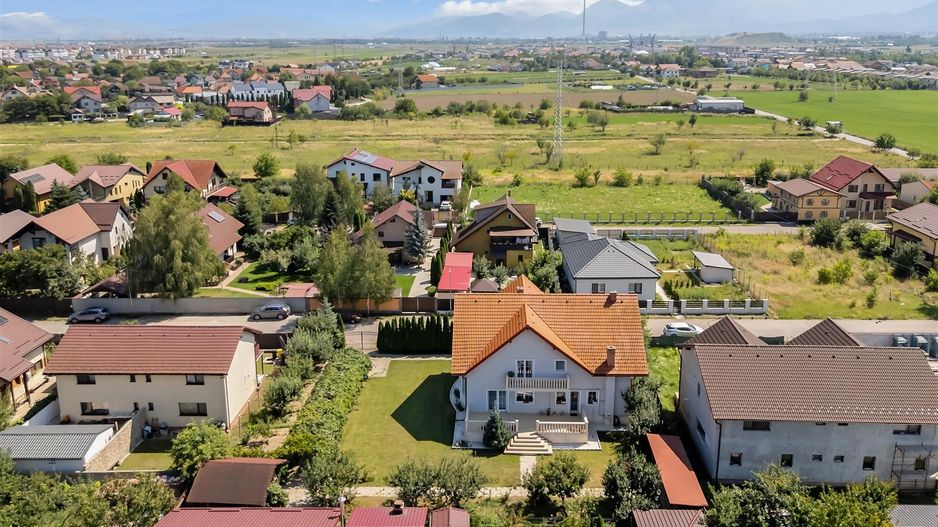 Vila / Casa superba cu 5 camere zona | 1032 mp teren |  Sanpetru Brasov - Poză 14