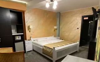 Pensiune cu 18 camere in centrul Brasovului - Poză 15