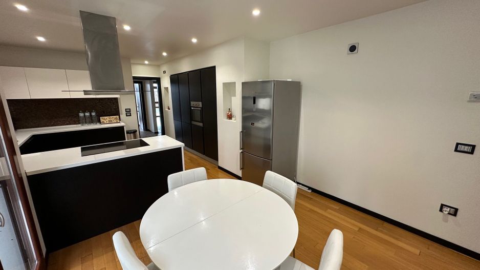 Apartament cu 5 camere în zona Brancoveanu - Poză 11