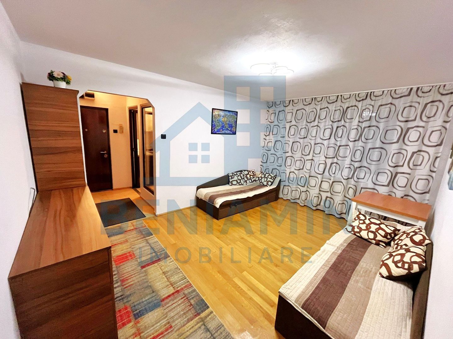 4 Camere-Etajul1-Centrala Termica-Mobilat-Utilat-Centrul Civic-Brasov - Poză 1