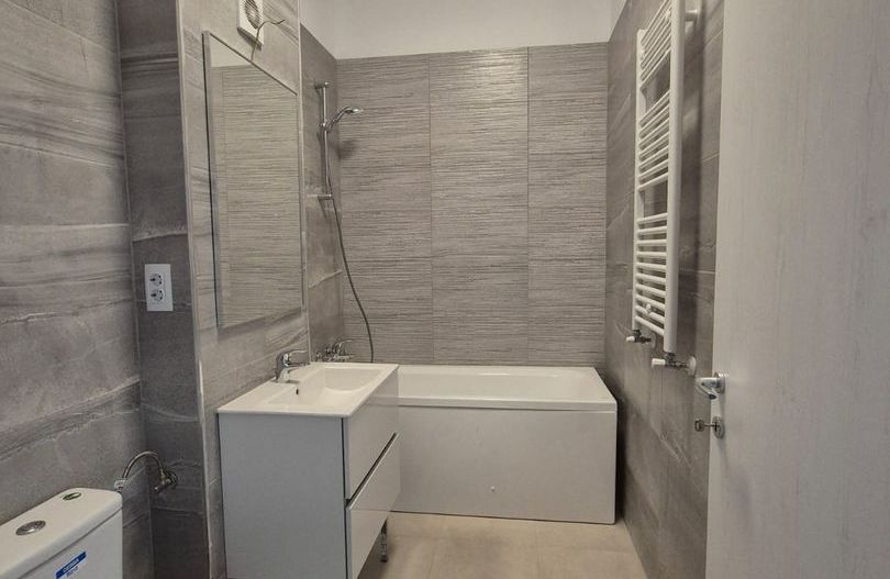 2 CAMERE/ PALLADY /AUCHAN TITAN/ COMISION 0! - Poză 4