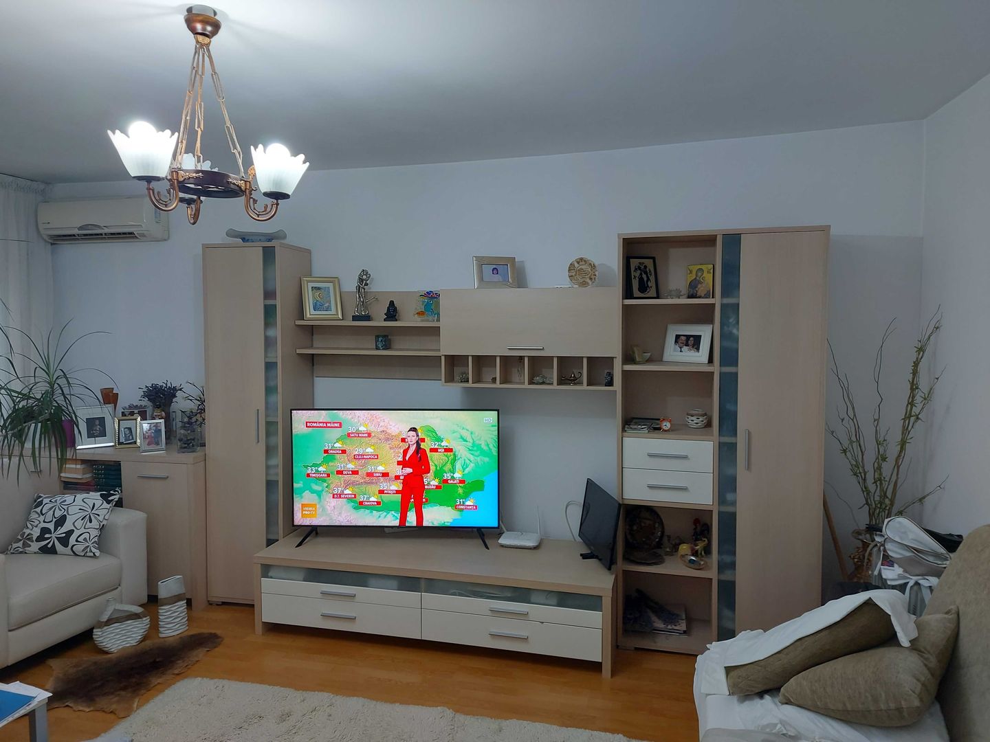 vând apartament 2 camere - Poză 1
