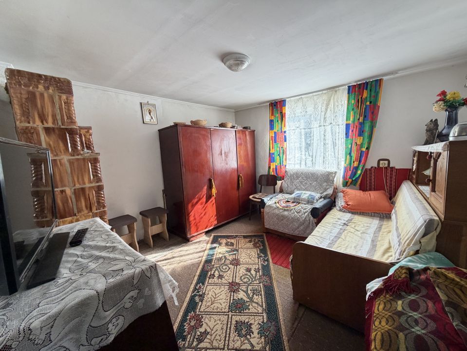 Casa Batraneasca la 8 km de Topoloveni - Poză 18