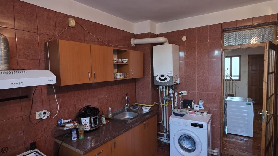 Casă / Vilă cu 8 camere de vânzare în Lapus, Craiova - Poză 10