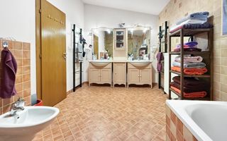 Casă cu două corpuri și utilizare mixtă– rezidențial & comercial - Poză 14